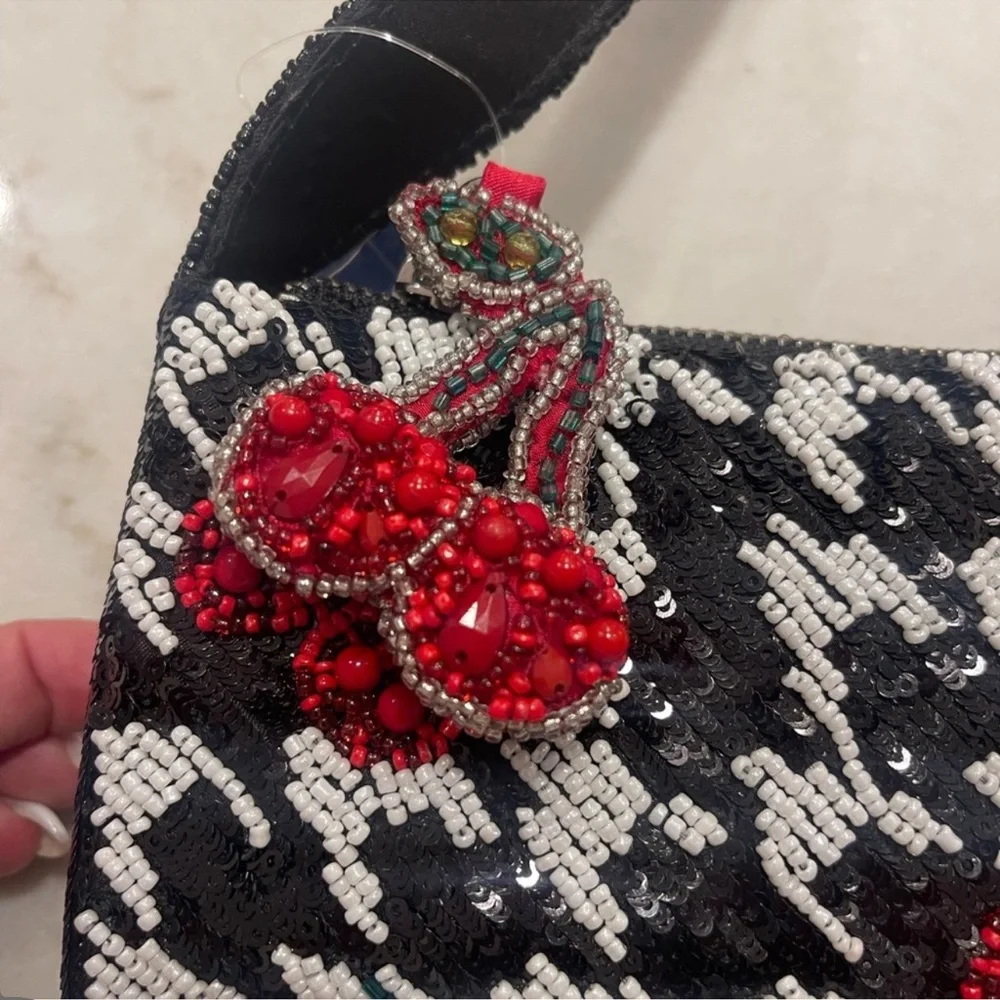 HOUNDSTOOTH Beaded CHERRY  Pattern bag - Black and Red! Gorgeous! New - Picture 3 of 5